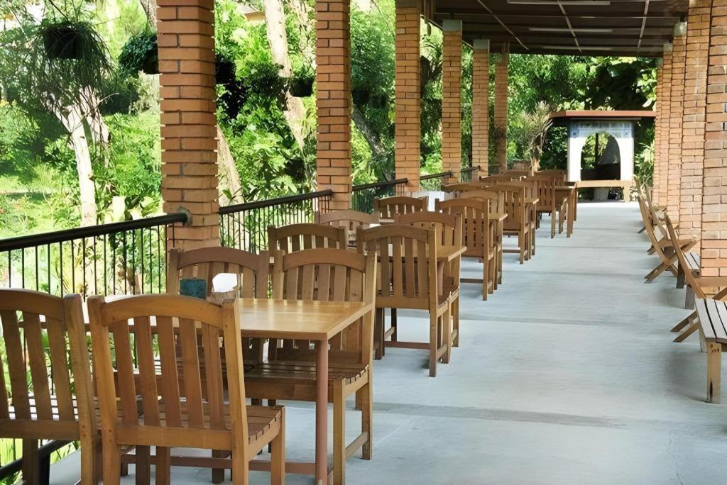 The Cipaku Garden Hotel Бандунг Экстерьер фото