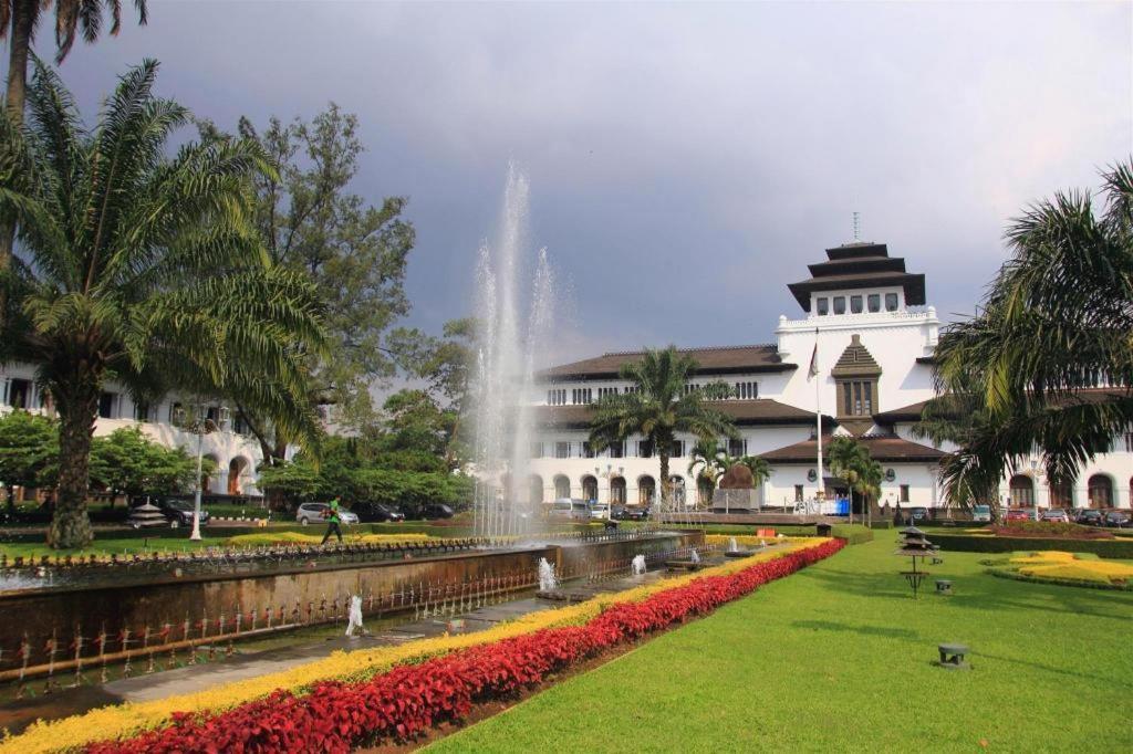 The Cipaku Garden Hotel Бандунг Экстерьер фото