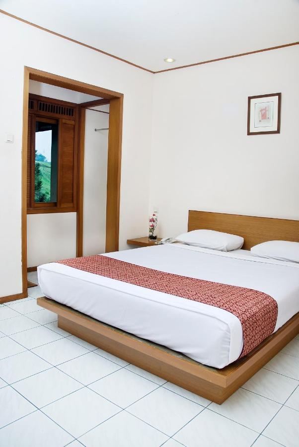 The Cipaku Garden Hotel Бандунг Экстерьер фото